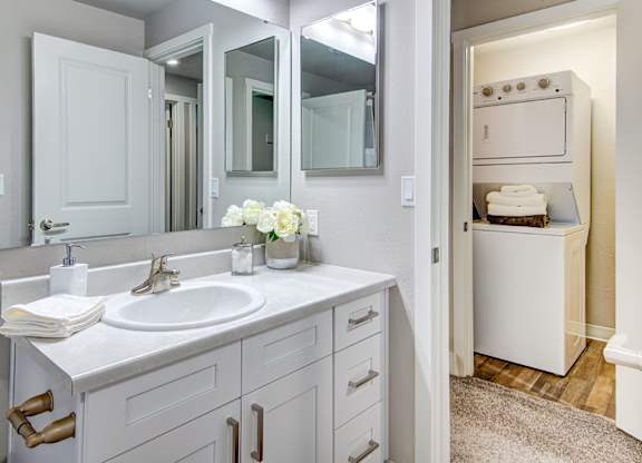 Lakewood apartments-Timbre Heights- bathroom