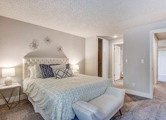 Lakewood apartments-Timbre Heights- bedroom