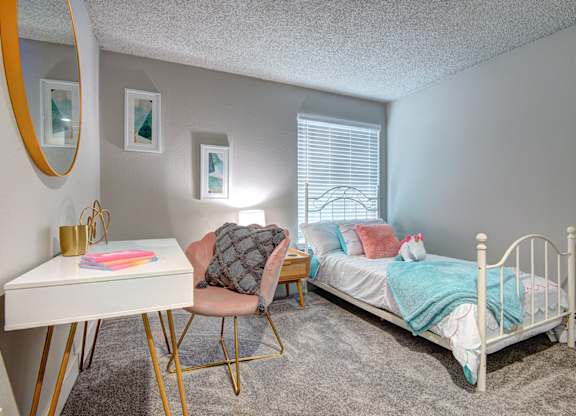 Lakewood apartments-Timbre Heights- bedroom