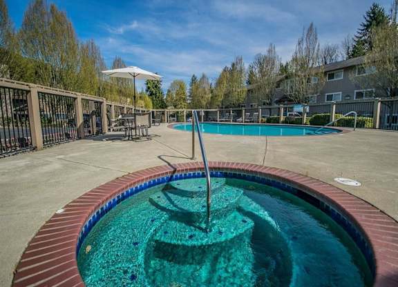 Hot Tub at Creekside Apartments, Washington