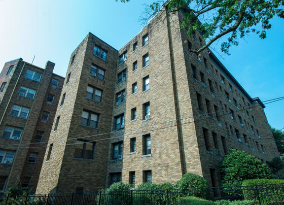 3221-Connecticut Ave Apartments Building Photo 1