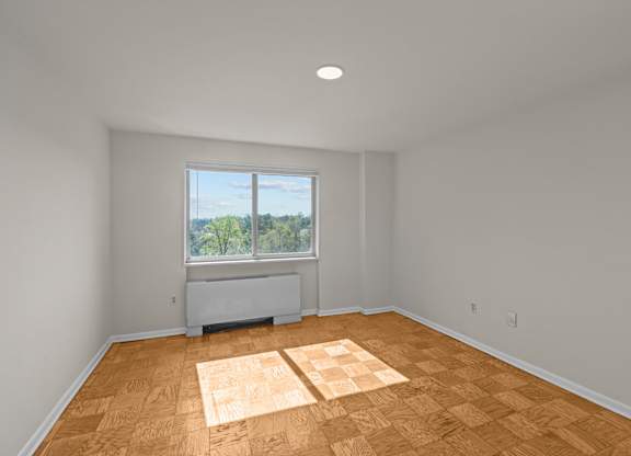 High Ceiling at Kensington House, Kensington, 20895