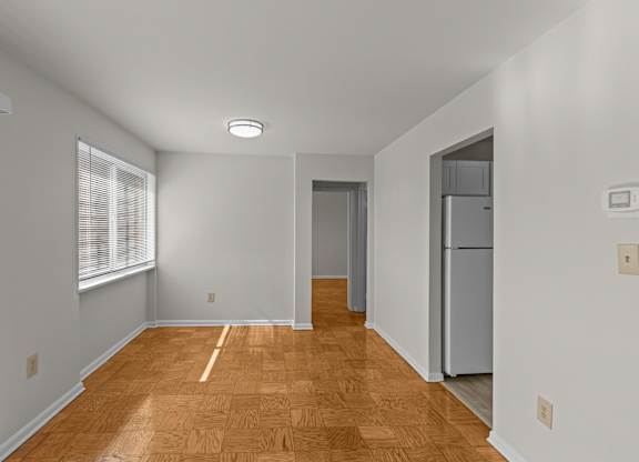 A room with wooden flooring and white walls at Kensington House, Maryland