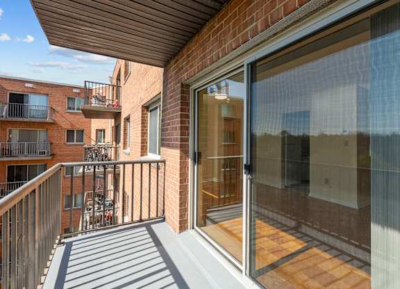 A balcony with a glass door at Kensington House, Maryland 20895