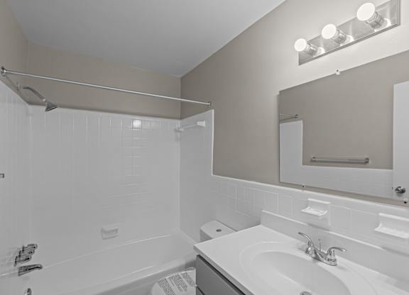 Bathroom With Bathtub at Kensington House, Maryland 20895