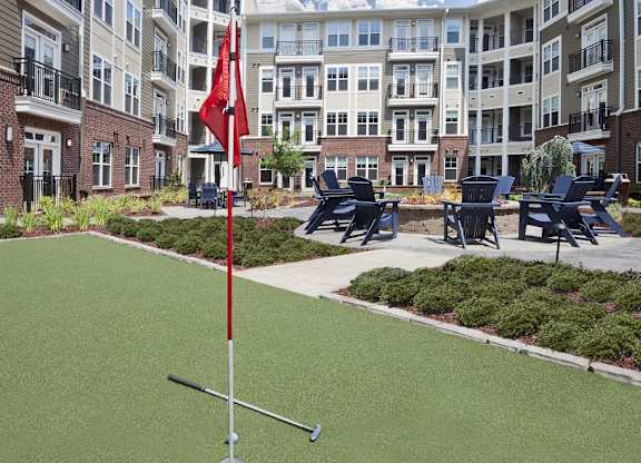 Raleigh, NC Apartments on the Greenway - Marshall Park Courtyard with outdoor putting green