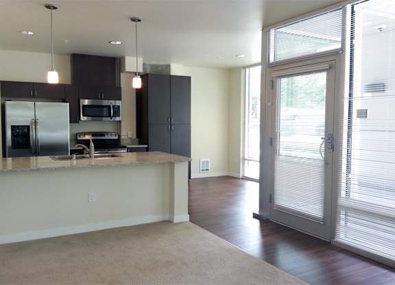 BellSquare apartments near Symetra Financial - Metro 112 Apartments - loft-style