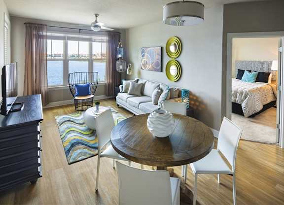 Apartments with views of Big Sand Lake | Orlando, FL | Lake Vue dining room