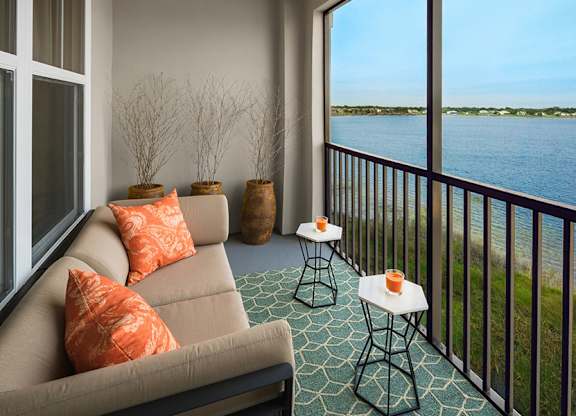 Apartments near Dr. Phillips neighborhood | Orlando, FL | Lake Vue patio
