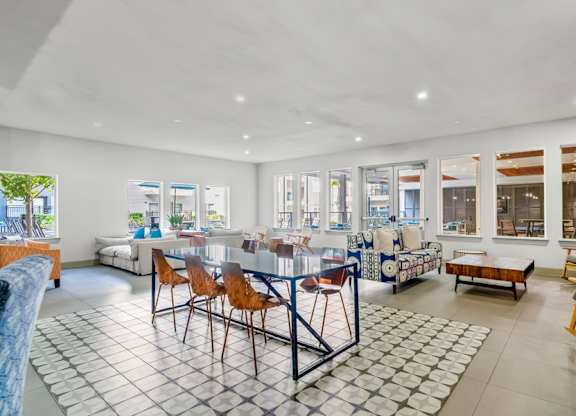 Apartments for Rent in Dallas, TX - Larq Henderson Resident lounge