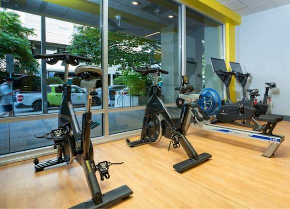Metro 112 Apartments in Bellevue - Club Cardio