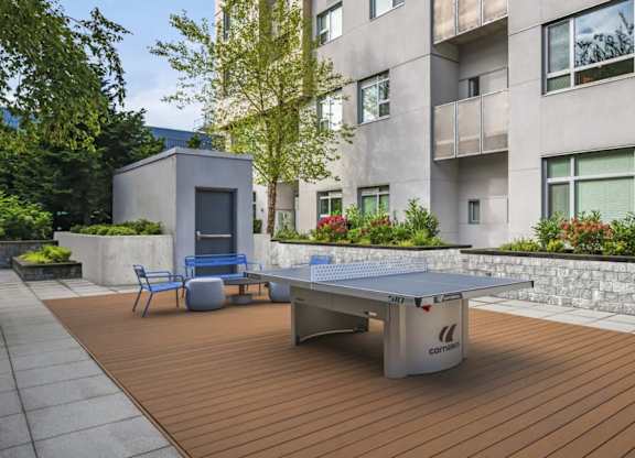 Metro 112 Apartments in Bellevue WA - Courtyard