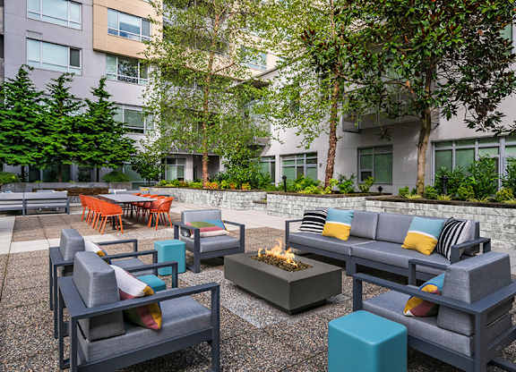 Apartments in Bellevue WA near Amazon - Metro 112 Apartments - courtyard