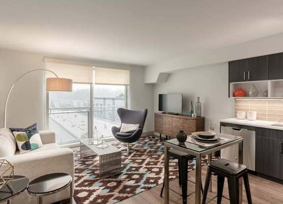Metro 112 Apartments in Bellevue WA - Living room