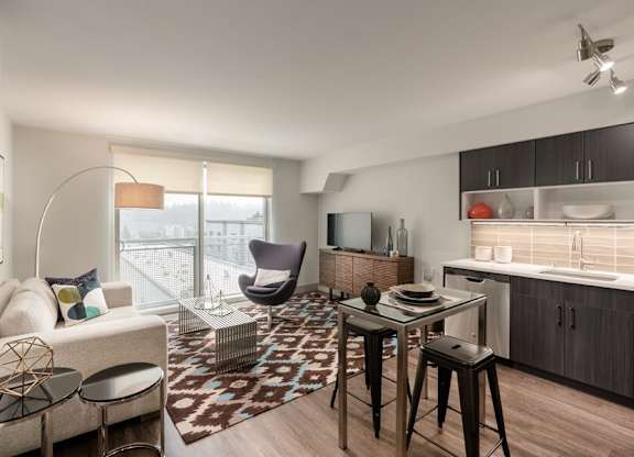 Metro 112 - Bellevue, WA - floor to ceiling windows