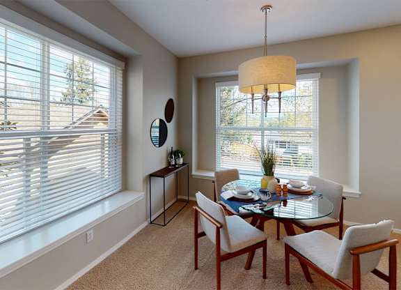 Upgraded Apartments for Rent in Sammamish WA - Boulder Creek - Dining Room