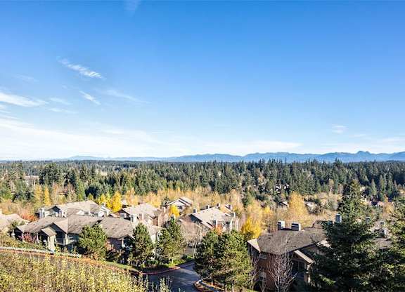 Issaquah Highlands apartments in Sammamish - Boulder Creek Nature trails and majestic mountain views