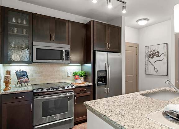 StoneLedge Apartments - Custom 42" Maple Cabinetry - Downtown Grapevine TX Apartments