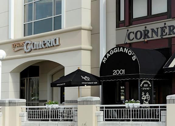 The Reserve At Tysons Corner Maggiano's Restaurant and Tyson's Bakery Vienna VA - Mclean