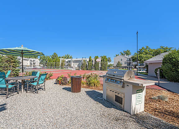 The Huntington outdoor BBQ grill and tennis court