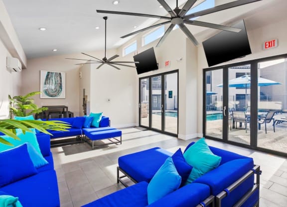 Del Sol Apartments Poolside Lounge