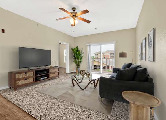 Living Area With Ceiling Fan at Deer Valley Apartments, Silvis, IL, 61282
