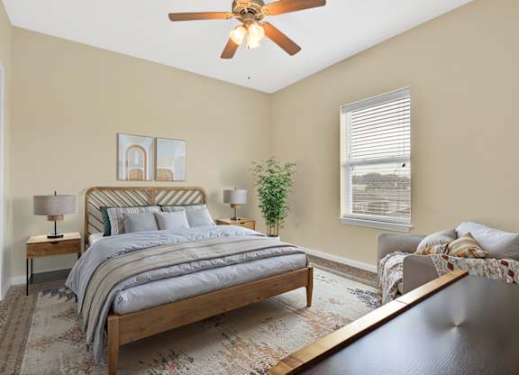Bedroom With Ceiling Fan at Deer Valley Apartments, Silvis, 61282