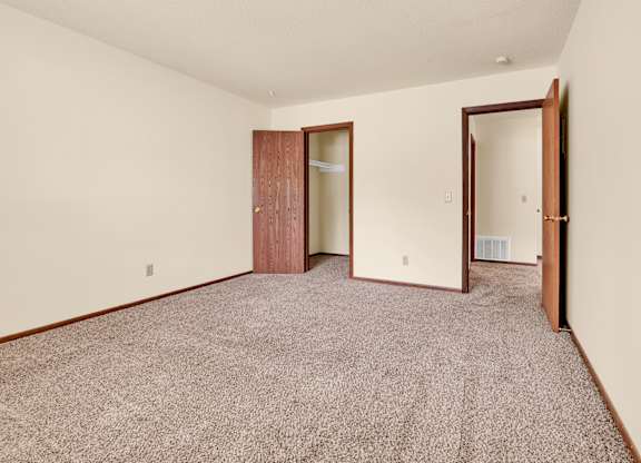 Trendy Master Carpeted at Windsor Crest Apartments, Iowa