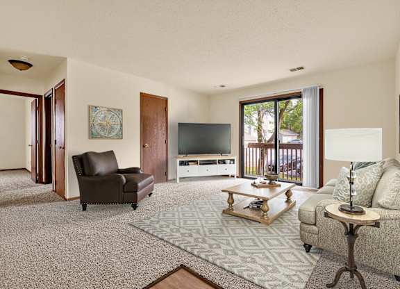 Large Living Area at Windsor Crest Apartments, Davenport
