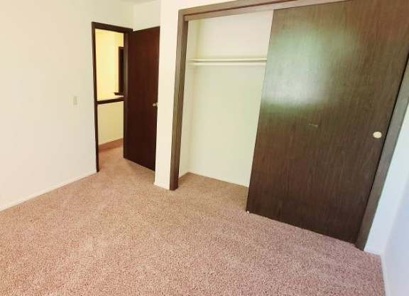 Lush Wall-To-Wall Carpeting In Bedrooms at Kimberly Club Apartments, Iowa