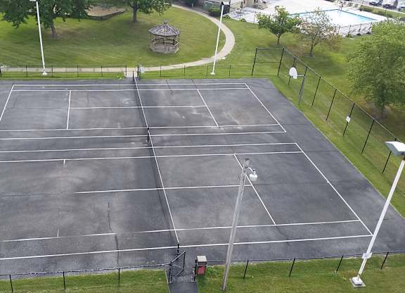 A tennis court at Indian Ridge Apartments, Davenport