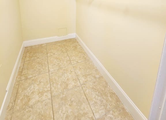 Closet at Sunscape Apartment Homes, Tampa