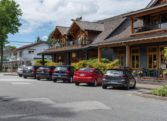 a row of cars parked in front of a building