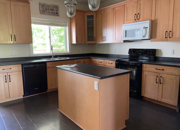 a look at the kitchen before the remodel