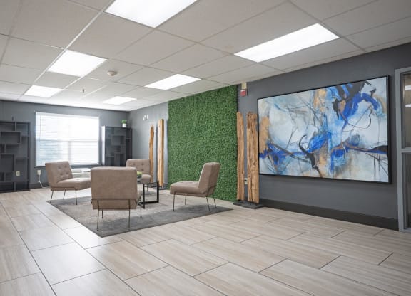an image of a lobby with chairs and a green wall at The Onyx at 695, Reno, NV