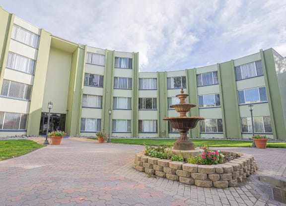 a courtyard with a fountain in front of an apartment building at Regency Park, Reno, Nevada