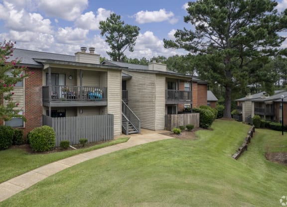 exterior view at the whispering winds apartments in pearland, tx