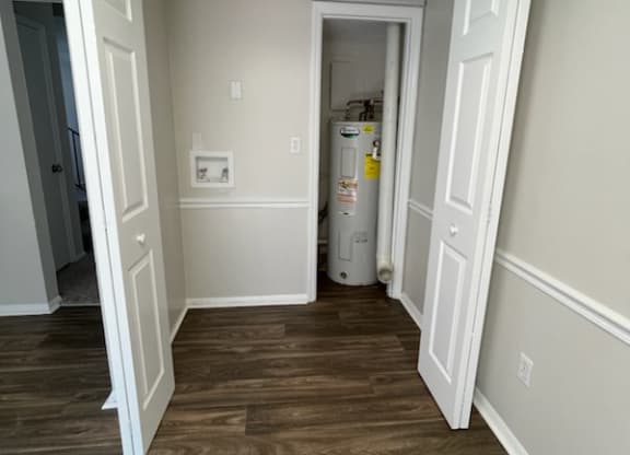 a photo of the hallway of a 560 square foot, 1 bedroom apartment at the bilt