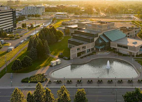 A large building with a fountain in front of it.