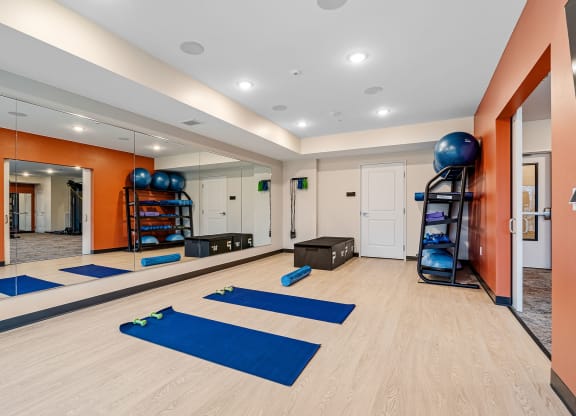 the preserve at ballantyne commons fitness room with yoga mats and mirrors