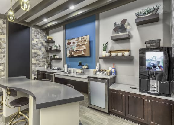 clubhouse leasing center cafe
