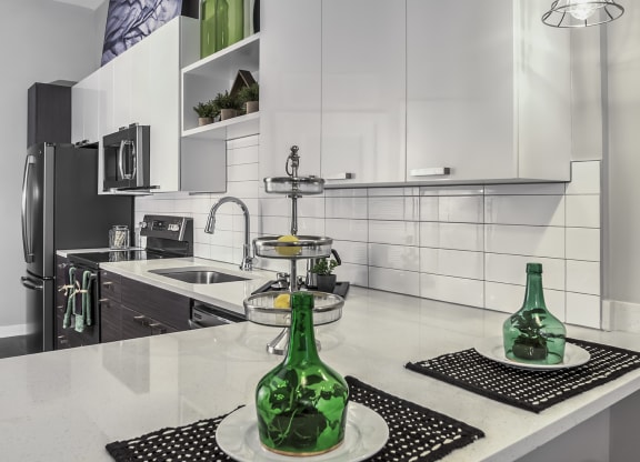 kitchen with backsplash