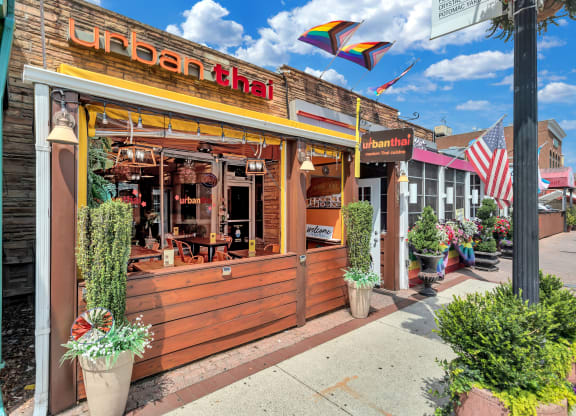the front of a restaurant on a sidewalk