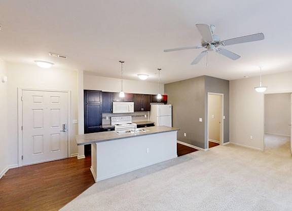 Auburn Square Apartments in Auburn Hills MI Kitchen Area
