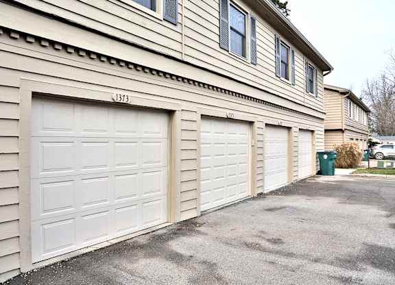 REMODELED Townhouse 1375 - Available for Immediate Move-in