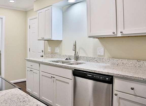 REMODELED Townhouse 1375