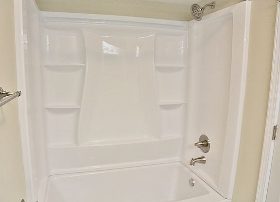 East Lansing REMODELED Townhouse 1375 - Available for Immediate Move-in