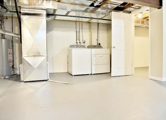 REMODELED Townhouse 1375 - Available for Immediate Move-in