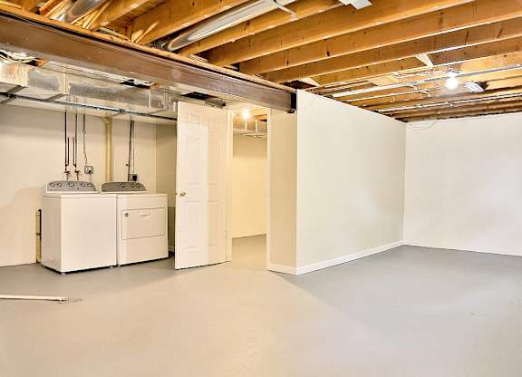 REMODELED Townhouse 1375 - Available for Immediate Move-in