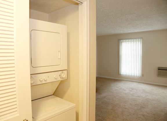 East Lansing 2 bed apartment w/Washer & Dryer